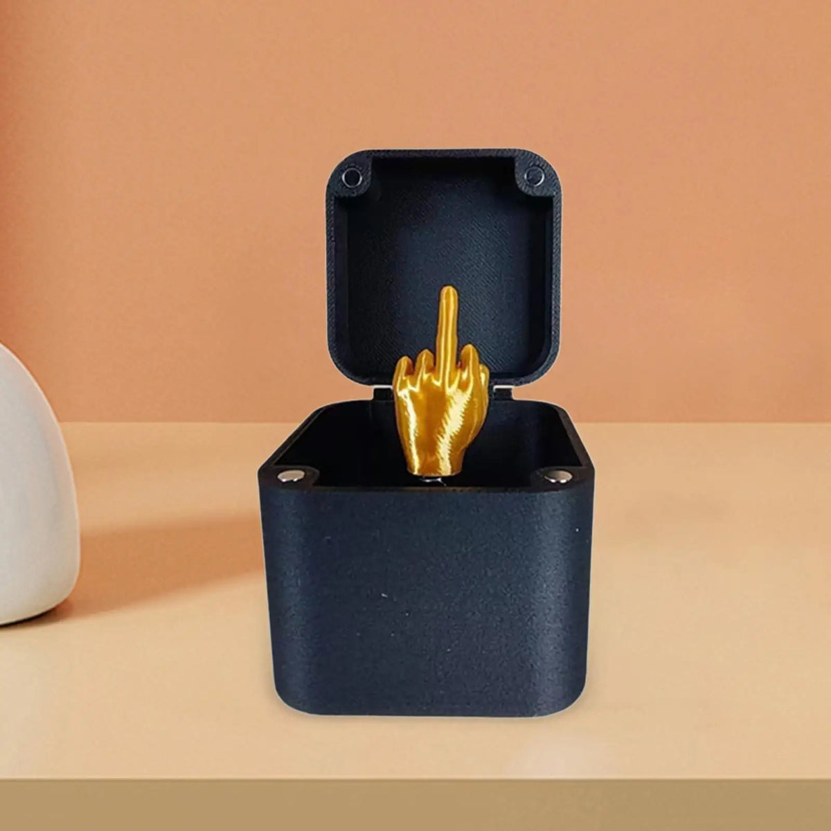 Finger in a Box – Funny Prank Surprise Novelty Gift Toy Novelty Prank Toy SPOT