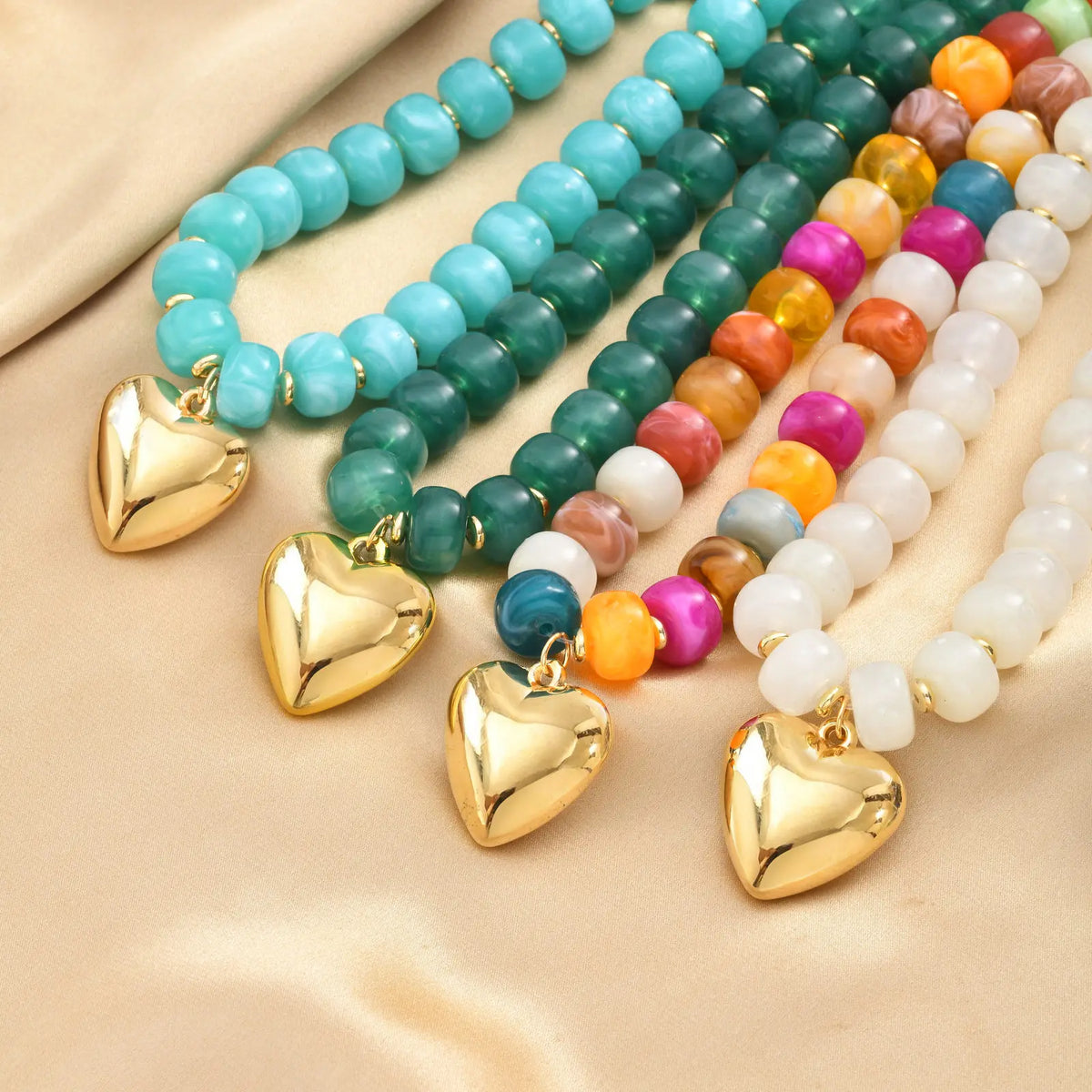 Resin Barrel Bead Choker – Gold Heart Pendant Y2K Necklace Beaded Choker Necklace SPOT